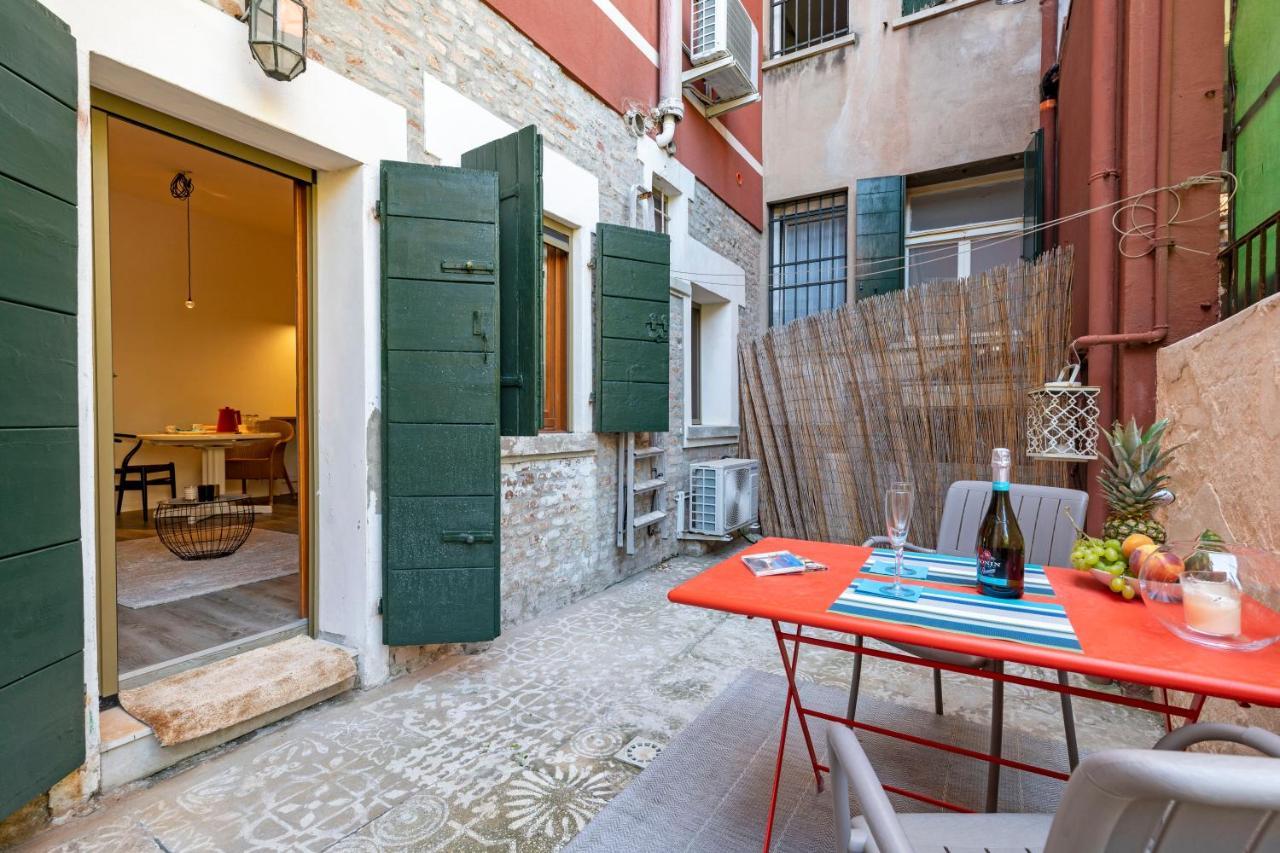 Snug Apartment With Private Courtyard M0270422677 Benátky Exteriér fotografie
