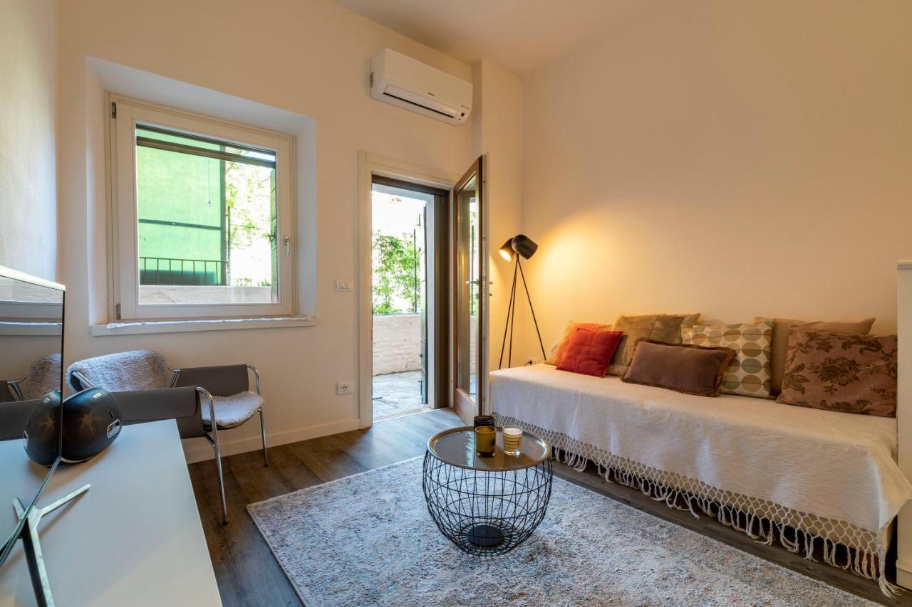 Snug Apartment With Private Courtyard M0270422677 Benátky Exteriér fotografie